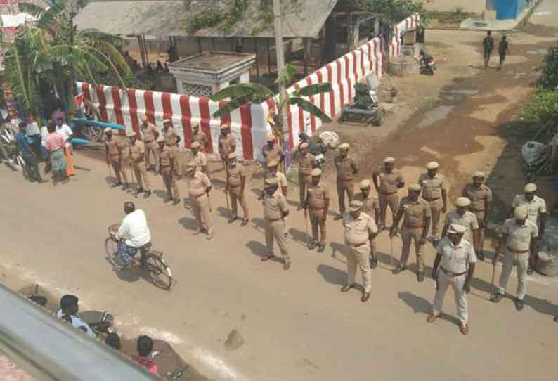 சங்கராபுரம் அருகே தேரோட்டத்தில் இருதரப்பினரிடையே வாக்குவாதம்