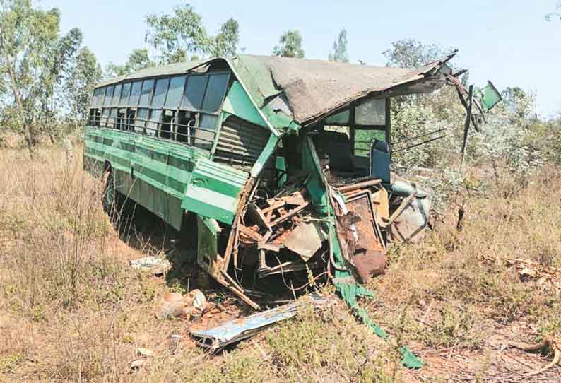 கும்மிடிப்பூண்டி அருகே விபத்து: அரசு பஸ்-டிப்பர் லாரி மோதல்; 3 பேர் படுகாயம் - டிரைவருக்கு போலீசார் வலைவீச்சு