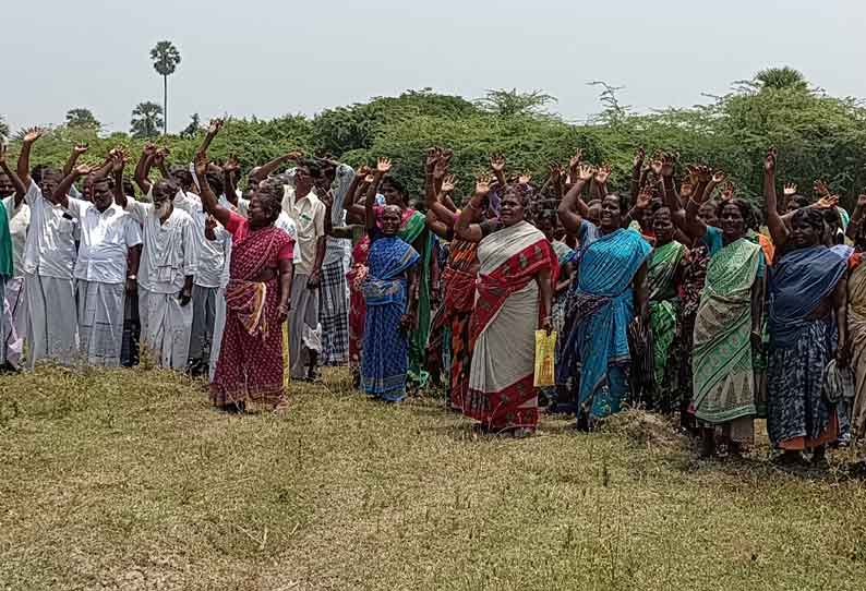 மண் குவாரி அமைக்க எதிர்ப்பு தெரிவித்து  கிராம மக்கள் போராட்டம்