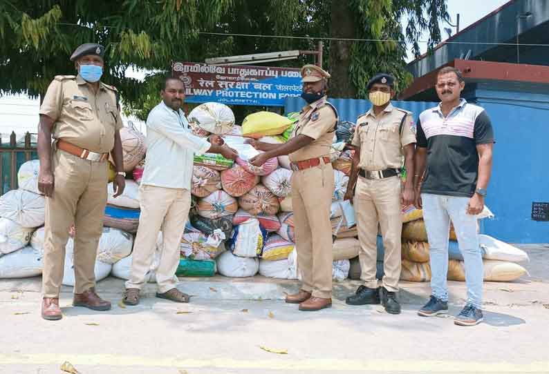 வாணியம்பாடியில் ரெயிலில் கடத்த முயன்ற 2 டன் ரேஷன் அரிசி பறிமுதல்