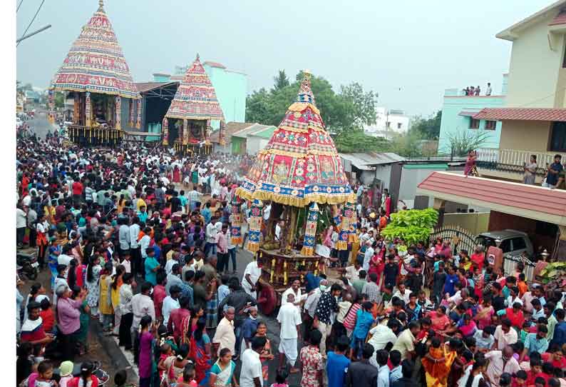 நங்கவள்ளியில் லட்சுமி நரசிம்மர் சோமேஸ்வரர் கோவிலில் தேரோட்டம் தொடங்கியது.