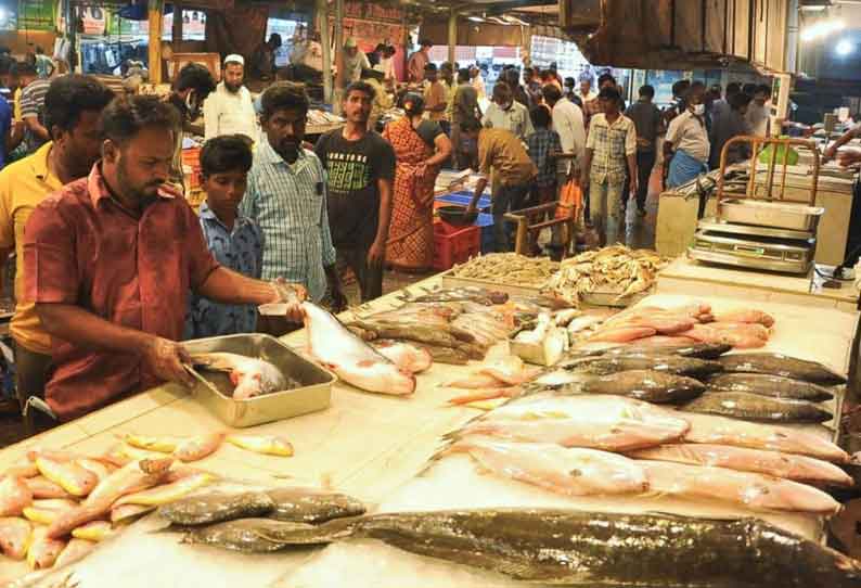 வேலூர் மார்க்கெட்டில் மீன் விலை அதிகரிப்பு