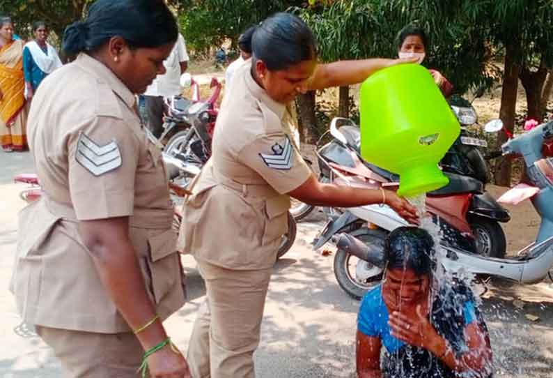 வெவ்வேறு பிரச்சினைகளுக்காக 2 பெண்கள் தீக்குளிக்க முயன்றதால் பரபரப்பு