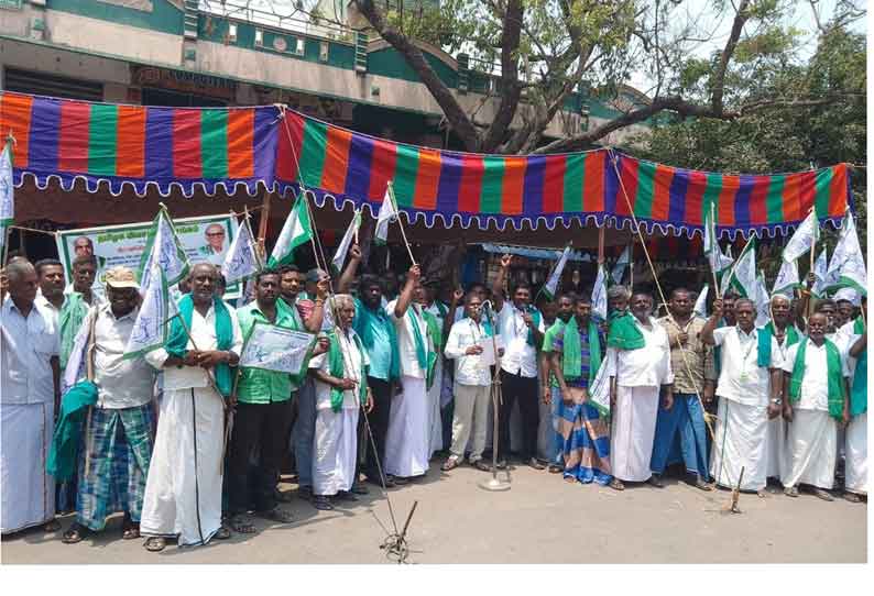 ராணிப்பேட்டை மாவட்டத்தில் கூடுதல் நெல் கொள்முதல் நிலையங்கள் திறக்கக்கோரி விவசாயிகள் ஆர்ப்பாட்டம்