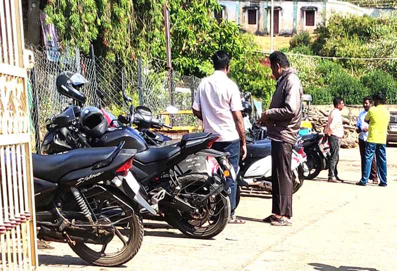 கோடநாடு வழக்கில் நிபந்தனை ஜாமீனில் தளர்வு கோத்தகிரி போலீஸ் நிலையத்தில் தனபால் ரமேஷ் கையெழுத்து