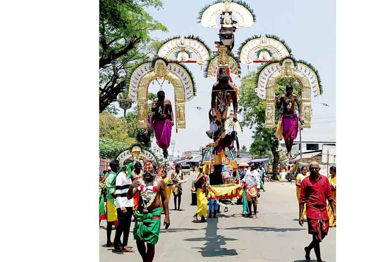 பழனி முருகன் கோவிலுக்கு பறவைக்காவடி எடுத்து வந்த சேலம் பக்தர்கள்