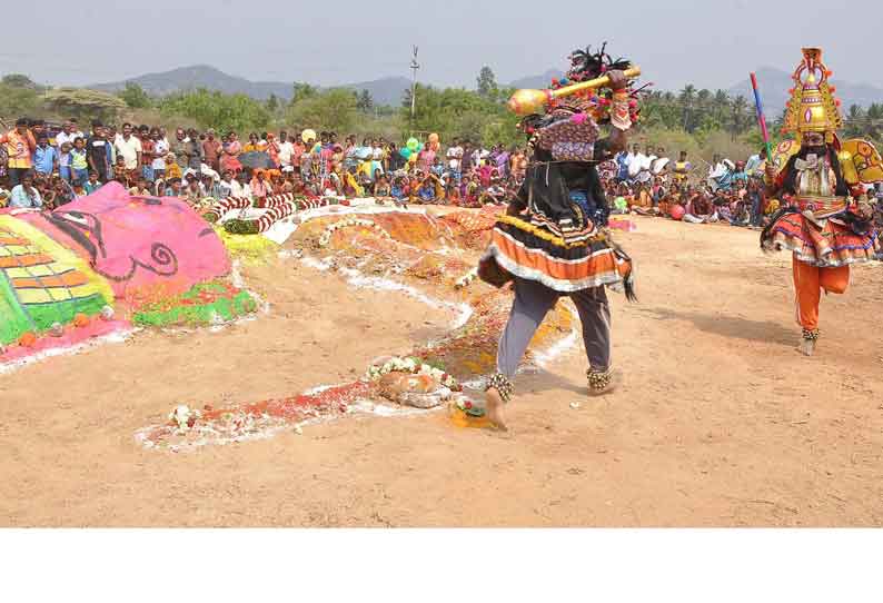 கிருஷ்ணகிரி அருகே துரியோதனன் படுகளம் நிகழ்ச்சி