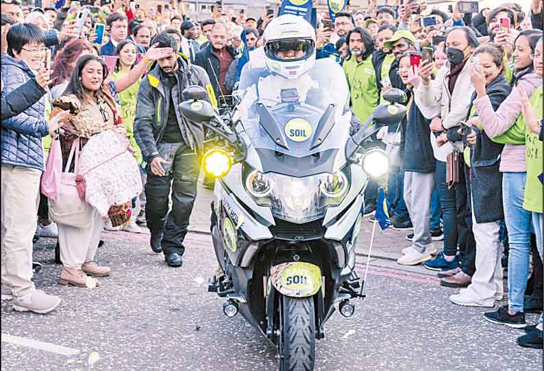 மண்வளம் பாதுகாக்க விழிப்புணர்வு மோட்டார் சைக்கிள் பயணம் லண்டனில் ஜக்கி வாசுதேவ் தொடங்கினார்