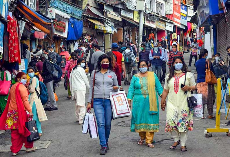 இந்தியாவில் ஒமைக்ரான் அச்சுறுத்தல் நீங்கி விடவில்லை; மத்திய அரசு எச்சரிக்கை