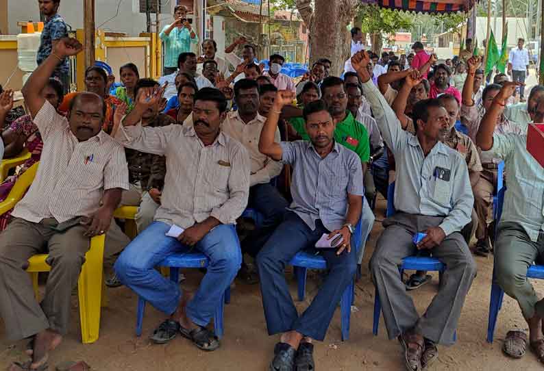 ஊரக வளர்ச்சித்துறை அலுவலர்கள் தர்ணா போராட்டம்