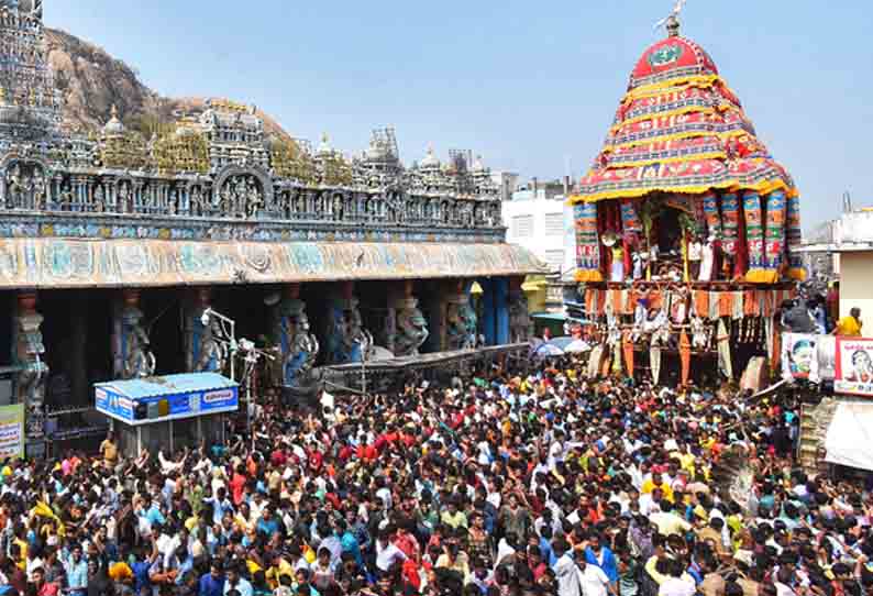 திருப்பரங்குன்றத்தில் பங்குனி பெருவிழாவில் கிரிவலப்பாதையில் தேரோட்டம்