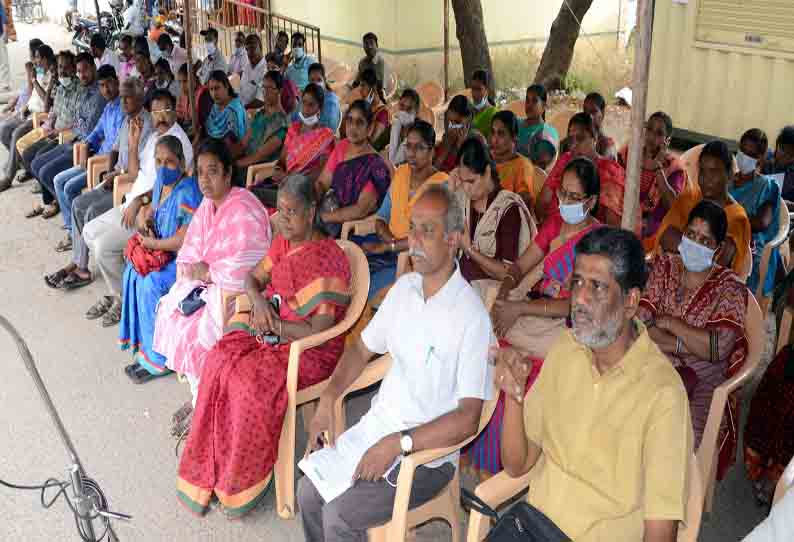 ஈரோட்டில் ஊரக வளர்ச்சித்துறையினர் தர்ணா போராட்டம்