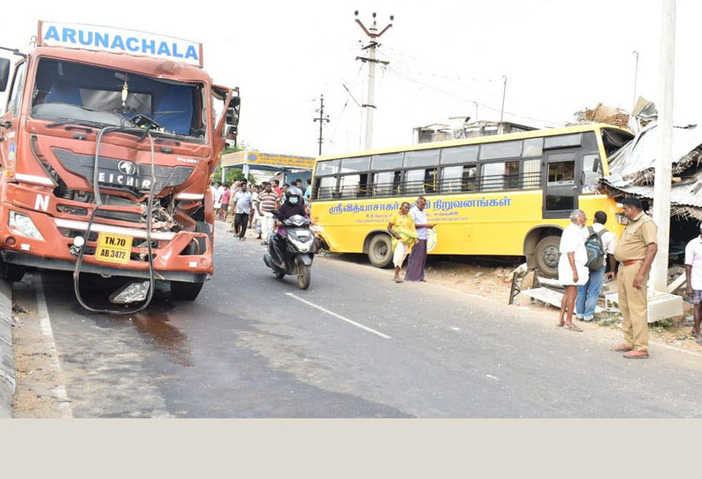 சங்ககிரி அருகே லாரி மோதி மருந்து கடைக்குள் பாய்ந்த பள்ளி பஸ்-விவசாயி பலி; மாணவர்கள் உள்பட 6 பேர் காயம்