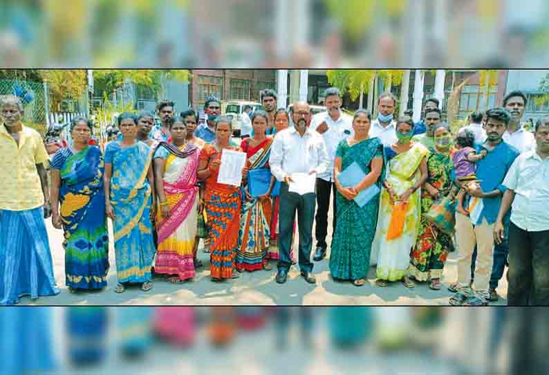 இலவச வீட்டுமனை பட்டா வழங்கக்கோரி திருவள்ளூர் கலெக்டர் அலுவலகம் முற்றுகை