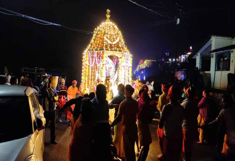 கோத்தகிரியில் பண்ணாரி மாரியம்மன் கோவில் தேரோட்டம்