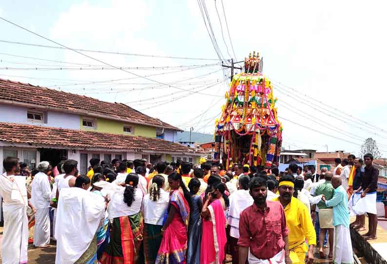 கோத்தகிரி அருகே மாரியம்மன் கோவில் தேரோட்டம்