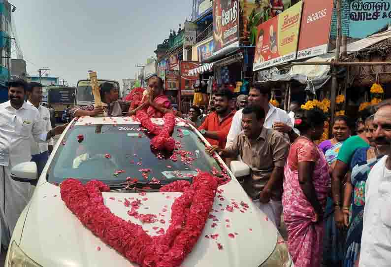 பத்மஸ்ரீ விருது பெற்று விராலிமலை திரும்பிய  சதிராட்ட பெண் கலைஞருக்கு உற்சாக வரவேற்பு