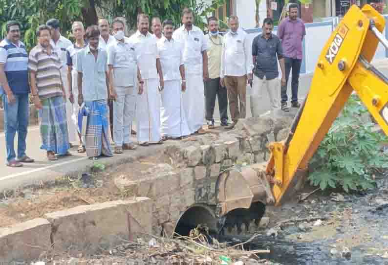 தேவகோட்டை நகராட்சியில் தூய்மை பணி