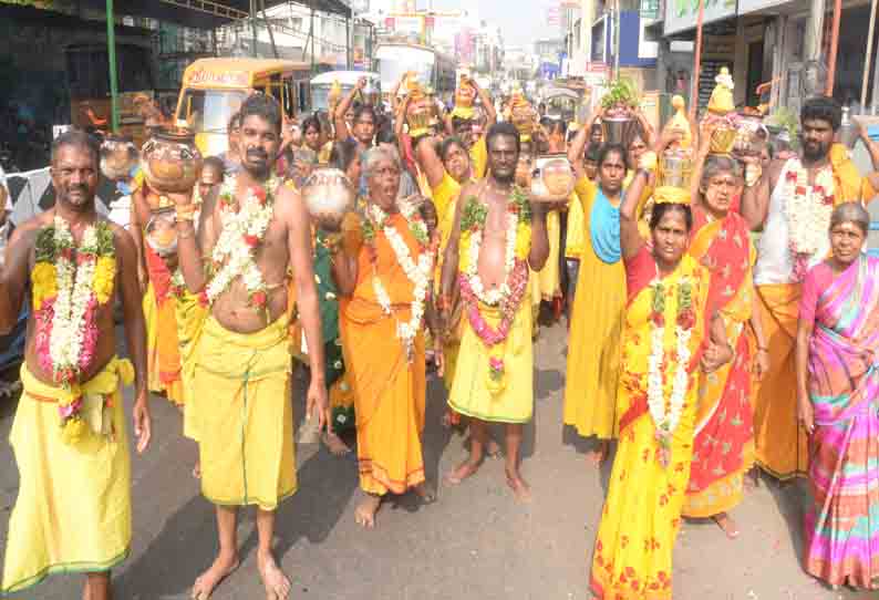 பெரியமாரியம்மன் கோவில் திருவிழா: அக்னிசட்டி ஏந்தி பக்தர்கள் நேர்த்திக்கடன்