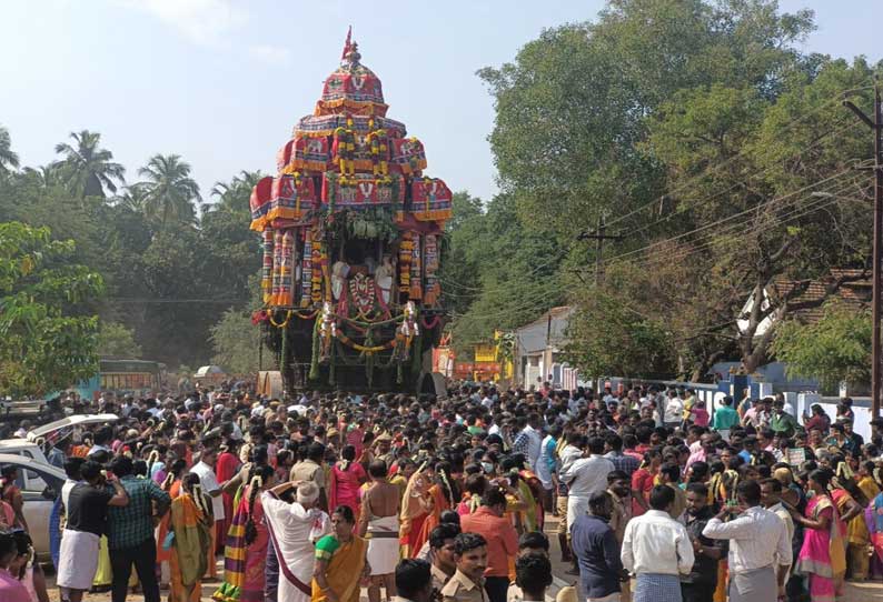 தென்திருப்பேரை மகர நெடுங்குழைக்காதர் கோவில் பங்குனி தேரோட்டம்