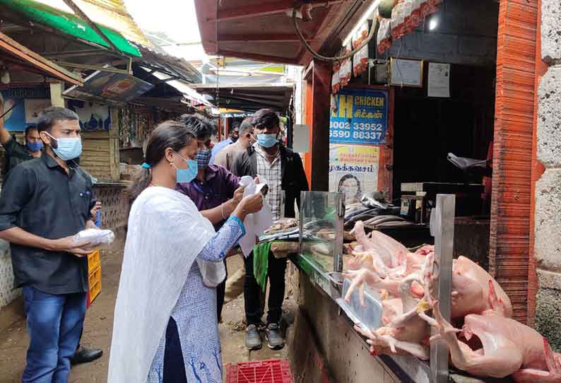 பிளாஸ்டிக் பைகள் பயன்படுத்திய வியாபாரிகளிடம் அபராதம் வசூல்