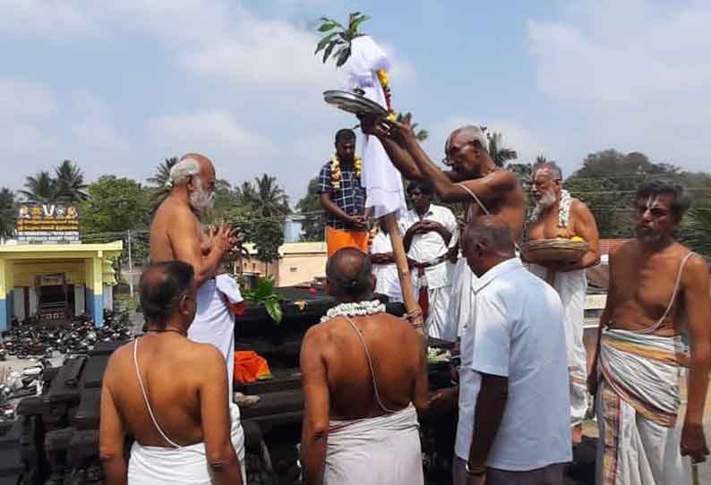 தேன்கனிக்கோட்டையில் பேட்டராய சாமி கோவில் திருவிழா கொடியேற்றத்துடன் தொடங்கியது