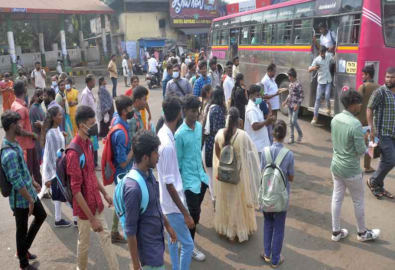 பொள்ளாச்சியில் 75 சதவீத அரசு பஸ்கள் ஓடாததால் பயணிகள் அவதி