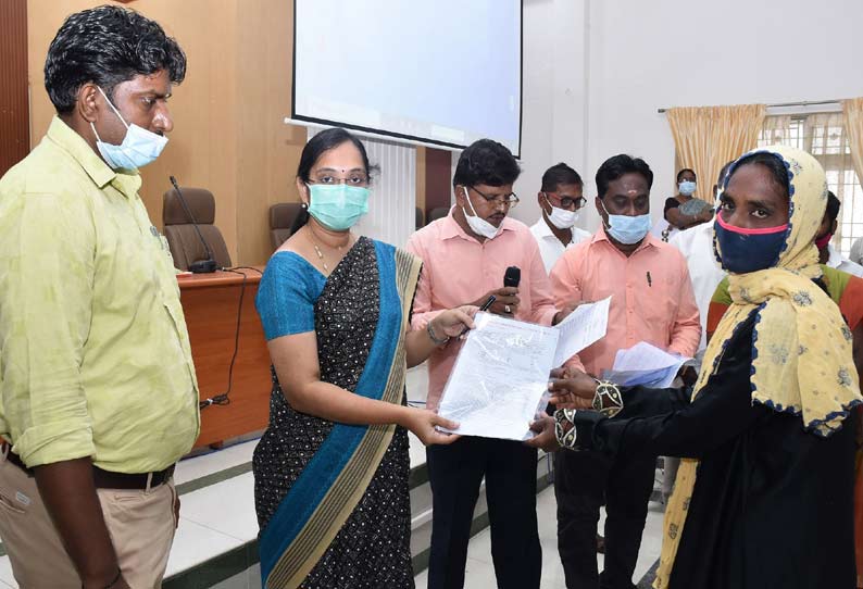 காஞ்சீபுரம் கலெக்டர் அலுவலகத்தில் மக்கள் குறைதீர்க்கும் நாள் கூட்டம்