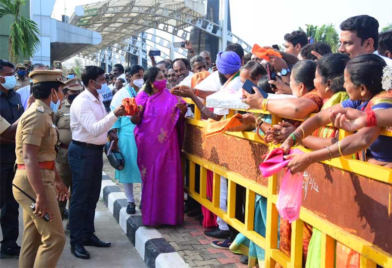 அண்ணா விருது பெற்ற ஒருவர் தன்னை ஒருமையில் பேசியதாக தமிழிசை சவுந்தரராஜன் வேதனை