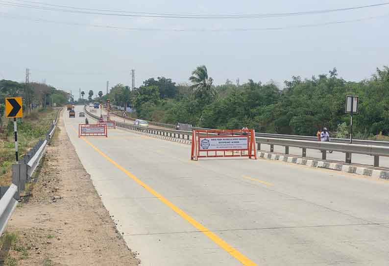 தினத்தந்தி செய்தி எதிரொலி  கோவை பொள்ளாச்சி 4 வழிச்சாலையில் இரும்பு தடுப்புகள் வாகன ஓட்டிகள் மகிழ்ச்சி