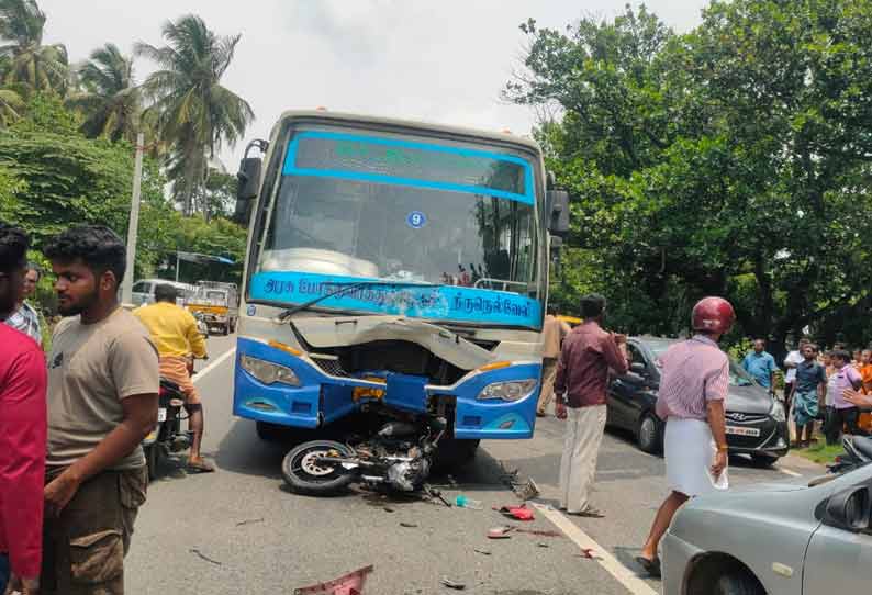 மோட்டார் சைக்கிள் மீது அரசு பஸ் மோதி விபத்து - வாலிபர் உயிரிழப்பு...!