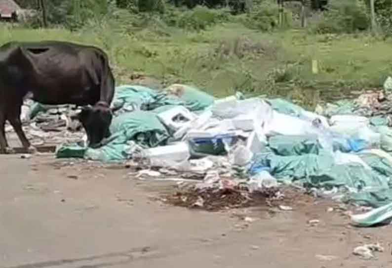 நெடுஞ்சாலை பகுதியில் கொட்டப்படும் மருத்துவக்கழிவுகள் பொதுமக்கள் அவதி