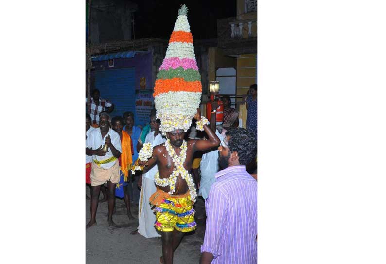 மேல்மலையனூர் அங்காளபரமேஸ்வரி அம்மன் கோவிலில் கரக ஊர்வலம்