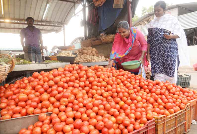 ஈரோடு மார்க்கெட்டில் வரத்து குறைவால் தக்காளி விலை உயர்வு; கிலோ ரூ.70-க்கு விற்பனை