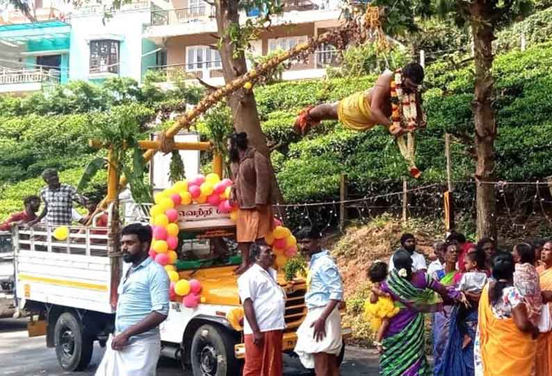 பறவைக்காவடி எடுத்து பக்தர்கள் நேர்த்திக்கடன்