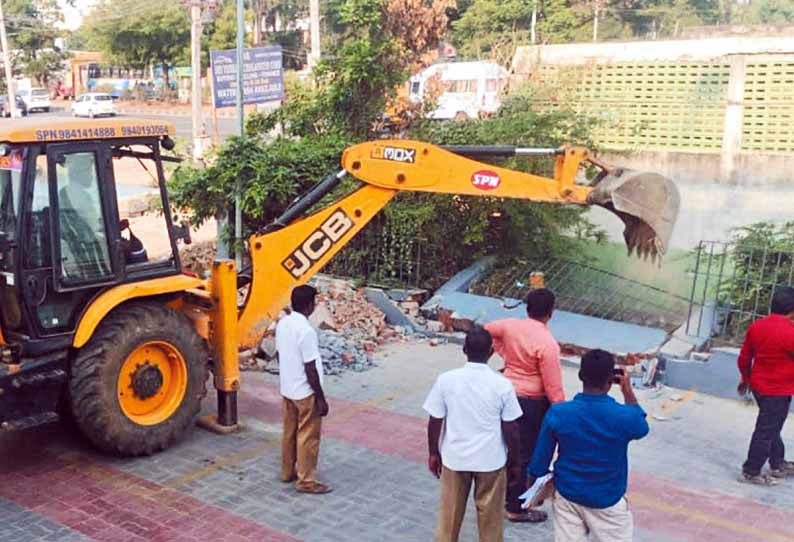 கூடுவாஞ்சேரியில் நகராட்சிக்கு சொந்தமான ரூ.10 கோடி அரசு ஆக்கிரமிப்பு நிலம் மீட்பு