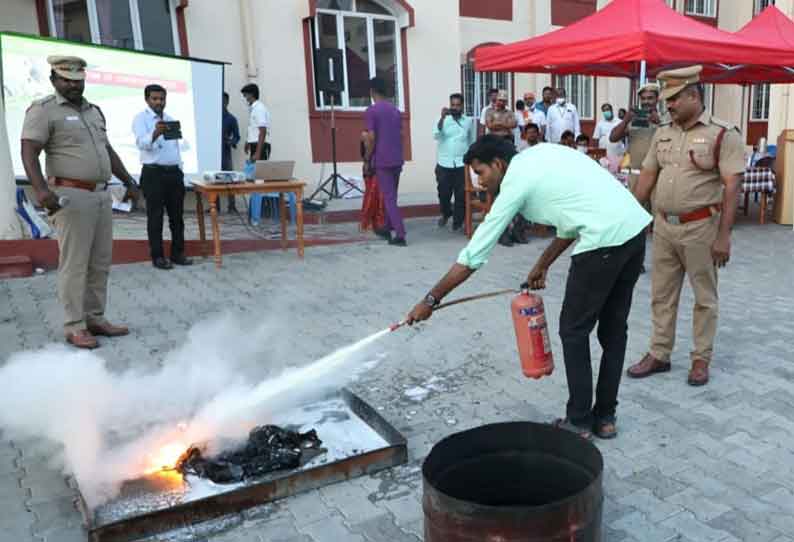 தர்மபுரி ஒருங்கிணைந்த நீதிமன்ற வளாகத்தில் தீ விபத்து தடுப்பு விழிப்புணர்வு நிகழ்ச்சி-முதன்மை நீதிபதி திலகம் தொடங்கி வைத்தார்