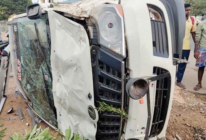 புதுக்கோட்டையில் கார்-மோட்டார் சைக்கிள் மோதல்; விவசாயி உள்பட 2 பேர் பலி ஒரே குடும்பத்தை சேர்ந்த 4 பேர் படுகாயம்