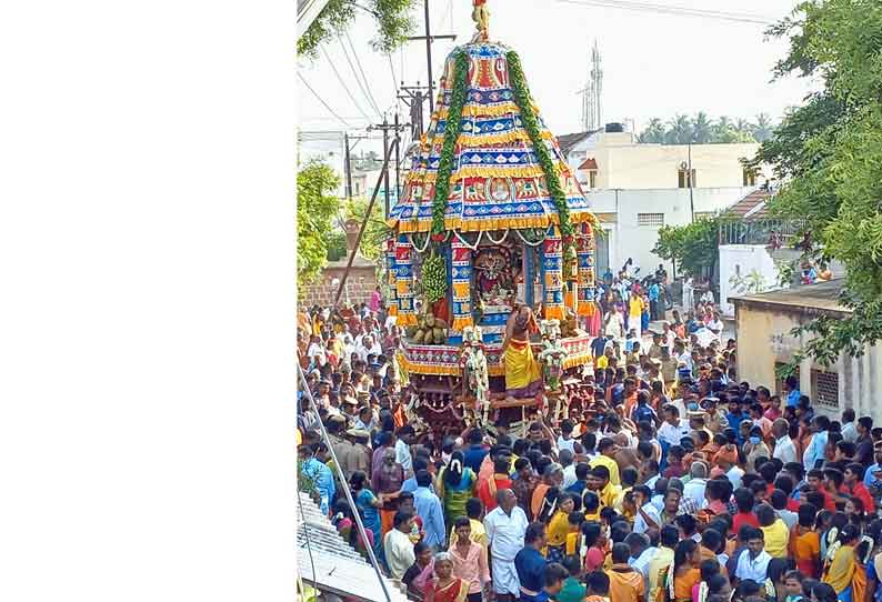 வெள்ளக்கல் மாரியம்மன் கோவில் தேரோட்டம்