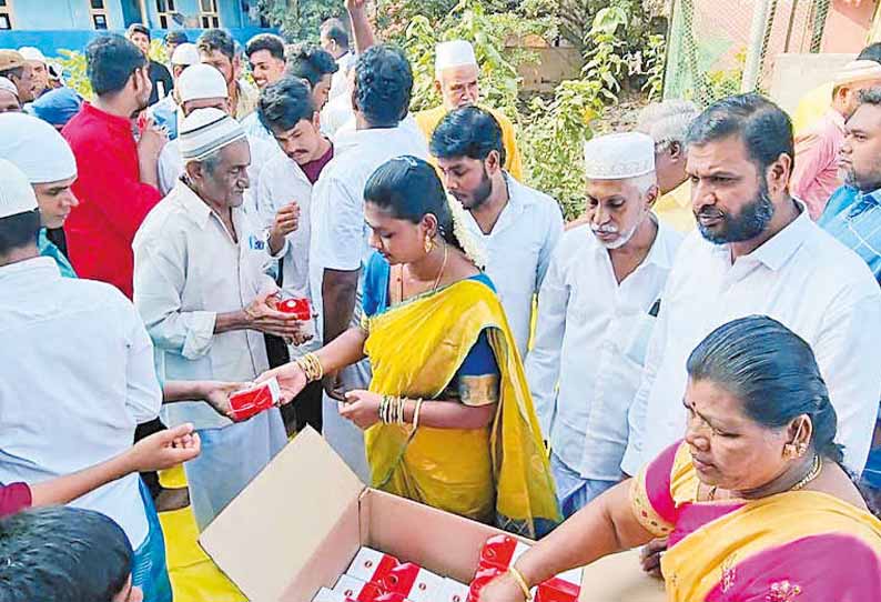 சென்னை புறநகரில் ரம்ஜான் பண்டிகை உற்சாக கொண்டாட்டம் - இஸ்லாமியர்களுக்கு இனிப்புகள் வழங்கி மேயர் வாழ்த்து