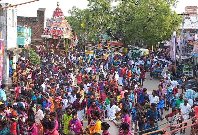 புற்று மாரியம்மன் கோவில் தேரோட்டம்