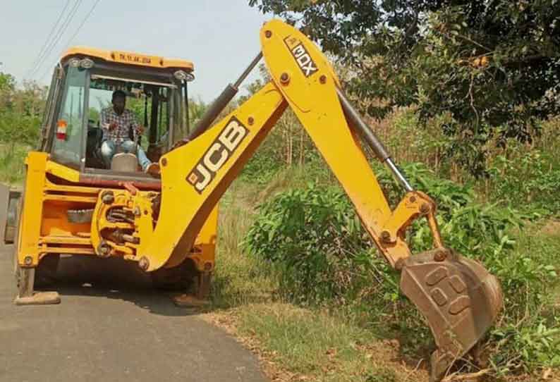 போக்குவரத்துக்கு இடையூறான கருவேல மரங்கள் அகற்றம்