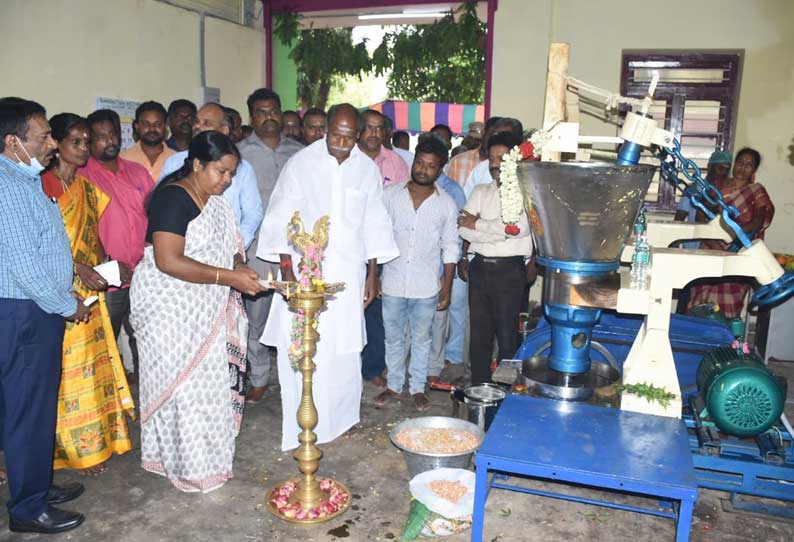 கூட்டுறவுத்துறை சார்பில் நவீன செக்கு எண்ணெய் ஆலை முதல் அமைச்சர் ரங்கசாமி தொடங்கி வைத்தார்