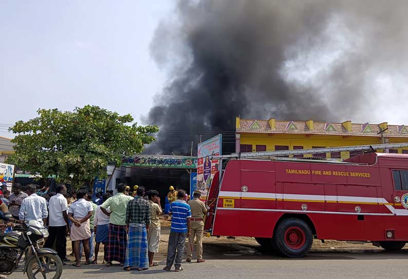 ஷோரூமில் பயங்கர தீ 42 வாகனங்கள் எரிந்து சேதம்