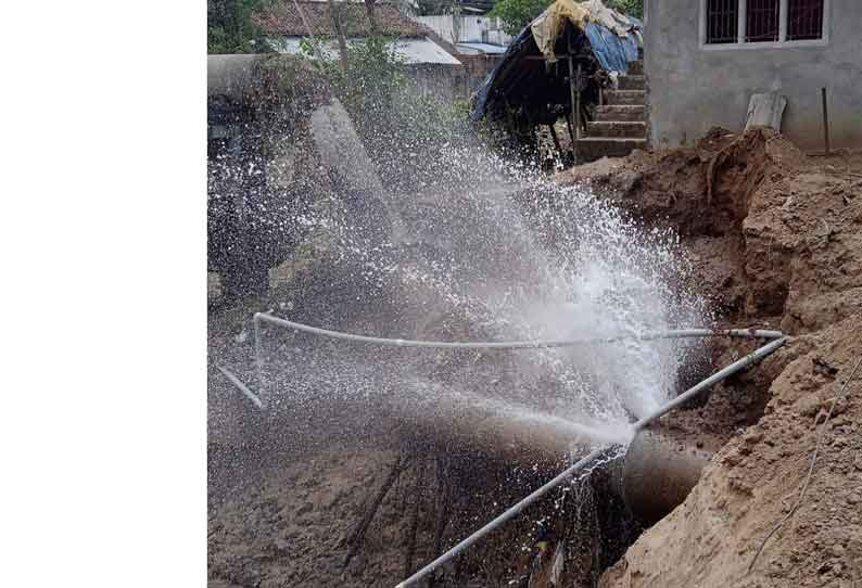 குழாய் உடைந்து வீணாகும் குடிநீர்