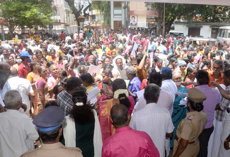 மார்க்சிஸ்ட் கம்யூனிஸ்டு கட்சியினர் ஆர்ப்பாட்டம்