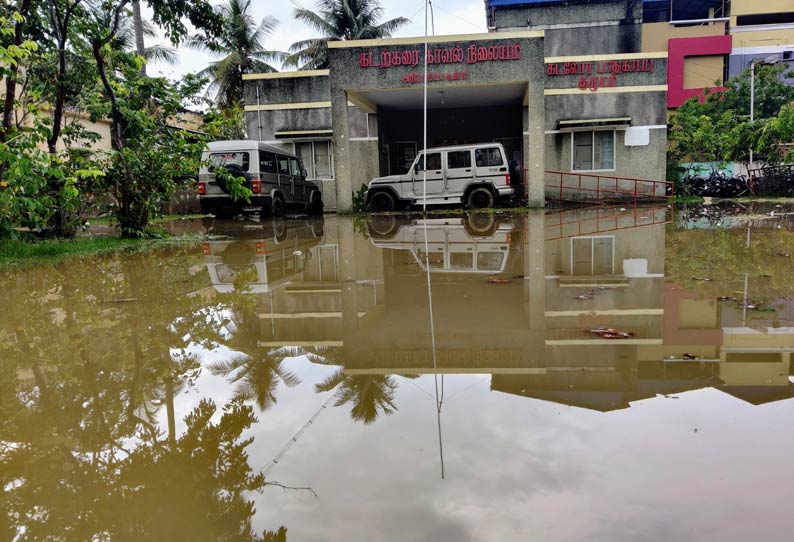 தஞ்சை: அதிராம்பட்டினம் பகுதியில் கொட்டித் தீர்த்த கனமழை - விவசாயிகள் மகிழ்ச்சி...!