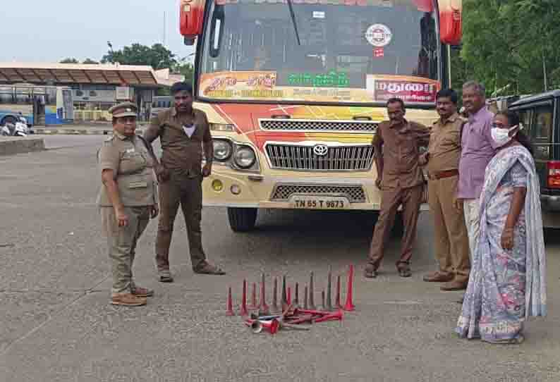 அரசு, தனியார் பஸ்களில் போக்குவரத்து அலுவலர்கள் ஆய்வு