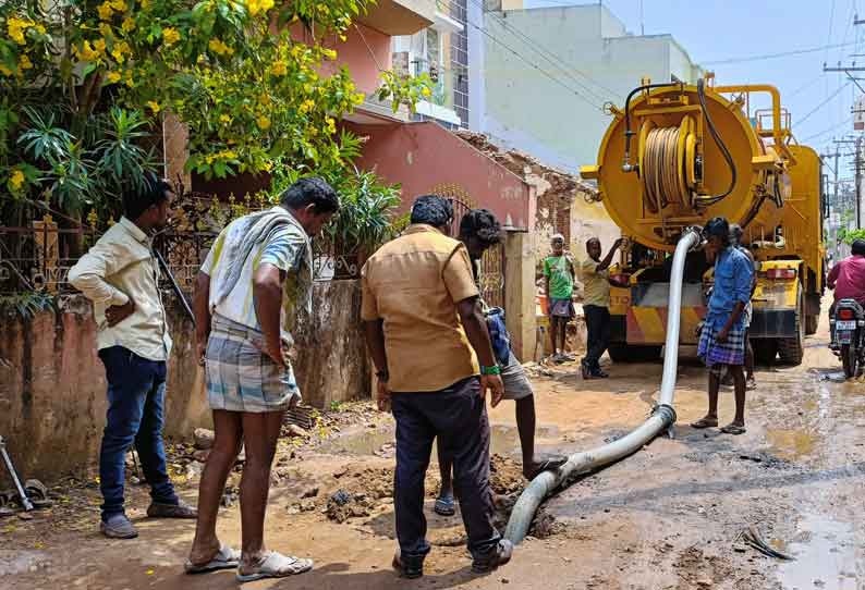 பாதாள சாக்கடையில் ஏற்பட்ட அடைப்பு சீரமைப்பு