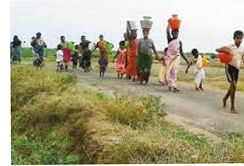 தண்ணீருக்காக ஒரு மணி நேரம் நடக்கும் கிராம மக்கள்